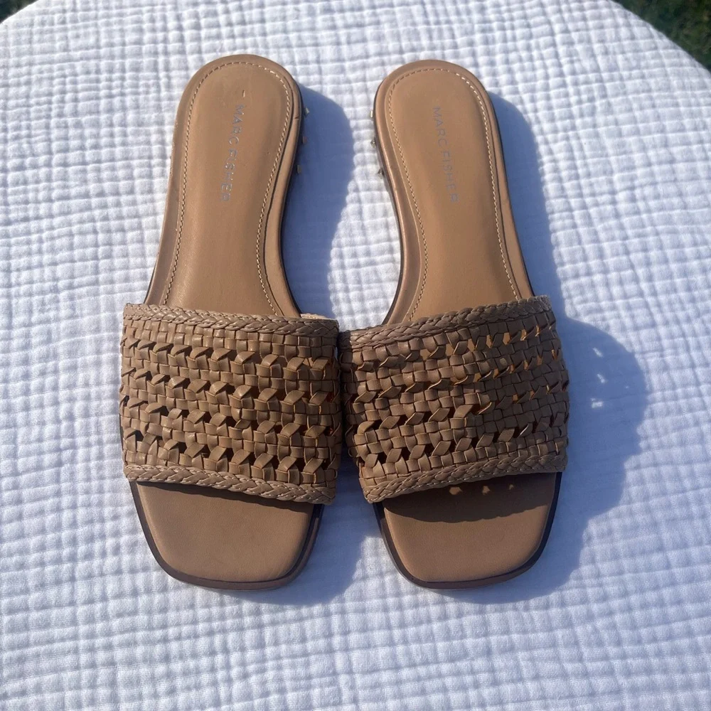 MARC FISHER Woven Tan JEREMY Spike Sandals Slides Size 6.5 - Picture 2 of 7
